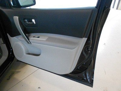 SUV 2.5L CD Front Wheel Drive Tow Hooks Power Steering 4-Wheel Disc Brakes A/C, image 5