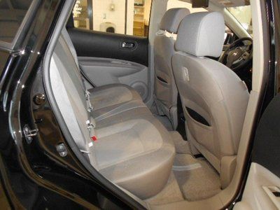 SUV 2.5L CD Front Wheel Drive Tow Hooks Power Steering 4-Wheel Disc Brakes A/C, image 7