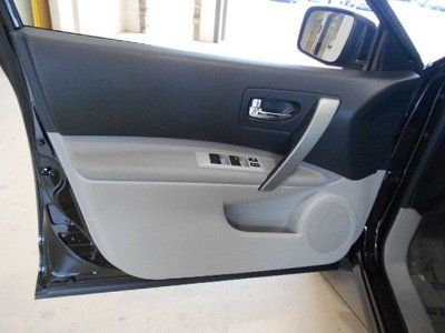 SUV 2.5L CD Front Wheel Drive Tow Hooks Power Steering 4-Wheel Disc Brakes A/C, image 16