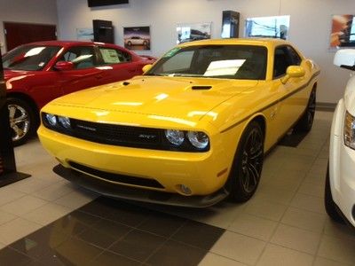 Brand new 2012 yellowjacket dodge challenger srt8