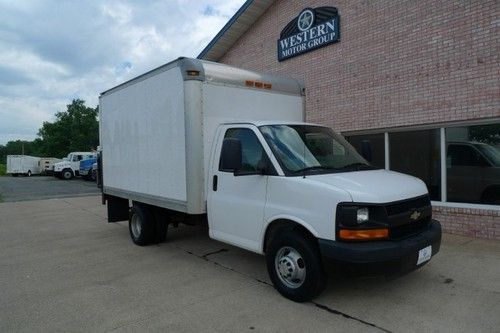 2009 chevrolet express 12ft box van tommy gate cube