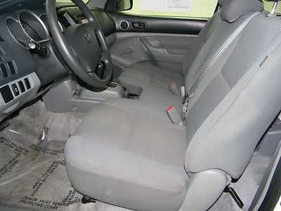 2.7L CD ABS brakes AM/FM radio Ac Brake assist Driver clean white mp3 ipod truck, image 3
