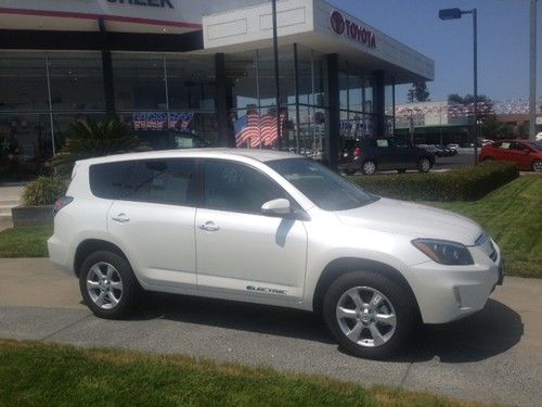 2013 toyota rav4 ev all electric *** $7500 rebate off msrp *** in stock now !!!