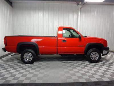 2006 chevrolet silverado 2500hd regular cab 4x2 6.0 v8 only 21k miles!!!