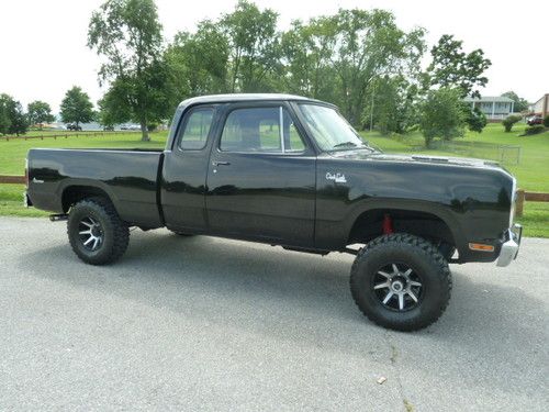 Dodge powerwagon club cab 4x4 truck 1975 w100 ram mopar plymouth show or go nice