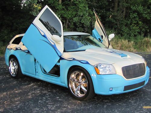 2005 dodge magnum r/t wagon 4-door 5.7l