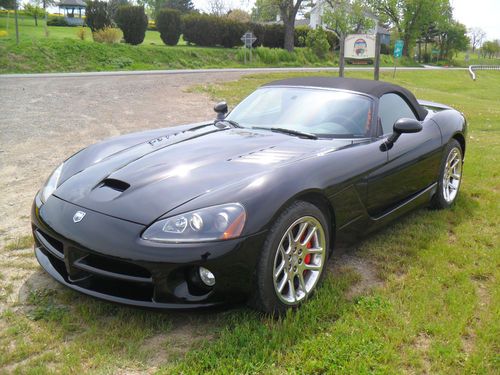 2004 dodge viper black on black 17,000 miles