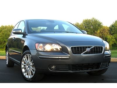 2007 volvo s40 t5 awd 6-spd -- navigation -- turbo -- 1 owner --  carfax report!
