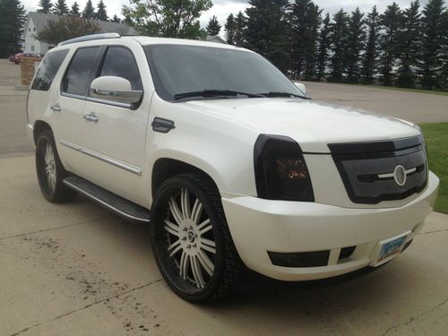 2007 cadillac escalade 28" asanti rims, strut package awd, no reserve must sell!