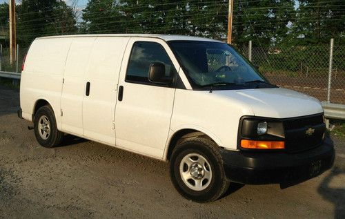 2007 chevrolet express 1500 base standard cargo van 4-door 4.3l