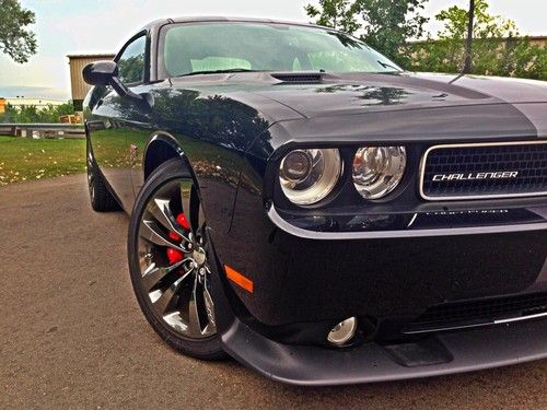 2013 dodge challenger srt8 coupe 2-door 6.4l