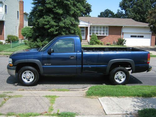 2001 chevrolet silverado 2500 6.0 v-8... only 103k. work horse!