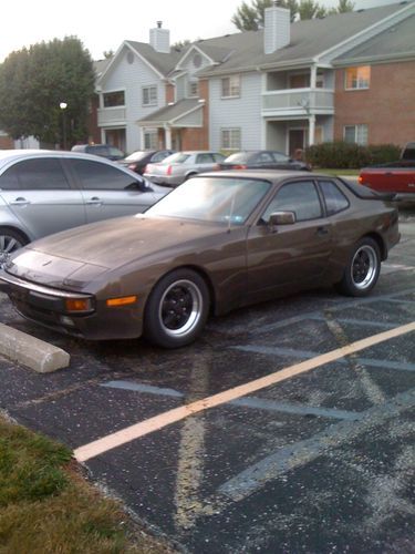 1983 porsche 944 base coupe 2-door 2.5l