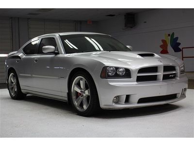 Hemi 6.1l, traction control, stability control rear wheel drive, aluminum wheels