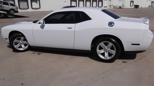 2012 dodge challenger sxt white/black automatic 3.6l v6