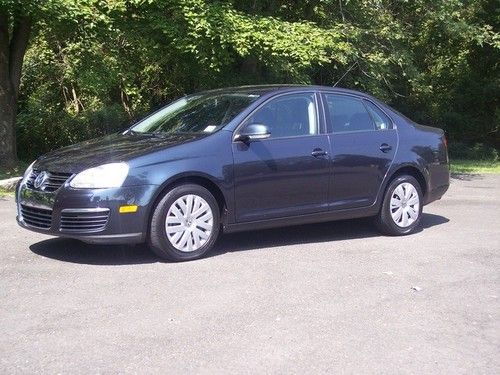 2010 volkswagen jetta s 2.5 , loaded, 1 owner, perfect history, warranty