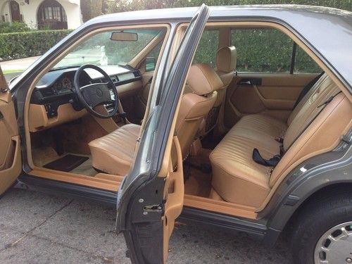 1987 MERCEDES BENZ 300D DIESEL ONE OWNER CALIFORNIA CAR LOW MILES SUPER CLEAN, image 3
