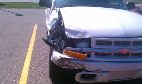 2002 Chevrolet Blazer LS Sport Utility 4-Door 4.3L Repairable, image 2