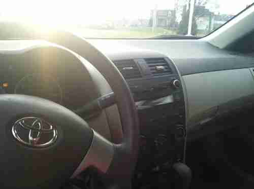 2010 Toyota Corolla LE, image 2