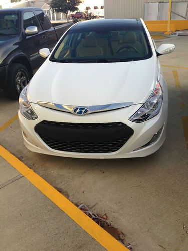 Hyundai sonata hybrid limited with panoramic sunroof package