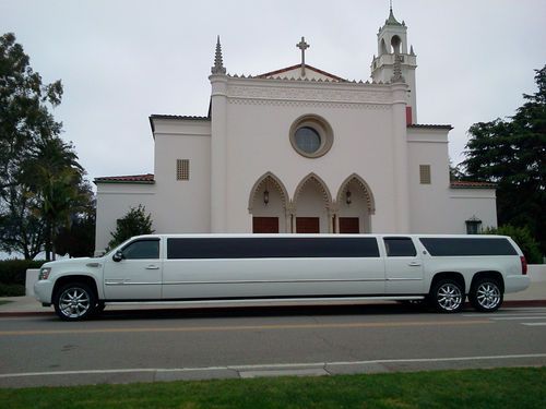 Limousine chevy suburban 2007 - upgraded to cadillac escalade