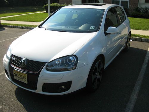 2009 volkswagen gti hatchback 4-door 2.0l