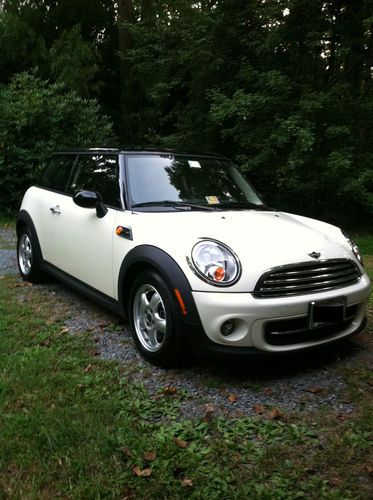 2011 mini cooper base hatchback 2-door 1.6l