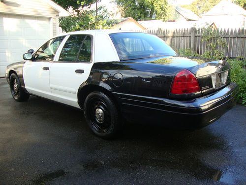 2007 ford crown victoria police interceptor sedan 4-door 4.6l