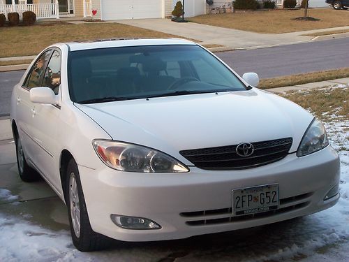 2004 camry xle well kept v6 motor auto.  leather front, side curtain airbags