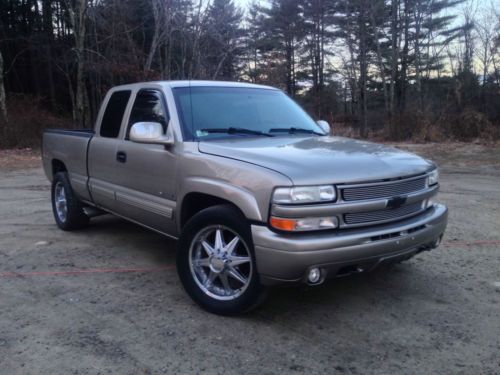 2000 chevy silverado 2500hd 4x4 leather low miles!!! 2005 tahoe front end!!