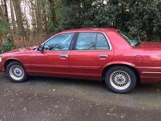 2001 ford crown victoria lx - one owner and low miles