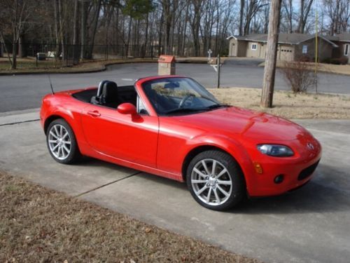 2006 Mazda MX-5 Miata Grand Touring Convertible 2-Door 2.0L, image 2