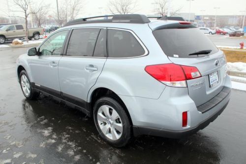 3.6R 3.6L 6 Cylinder AWD, Silver, Auto, 1 Owner, Sunroof, Leather, Heated Seats, image 4