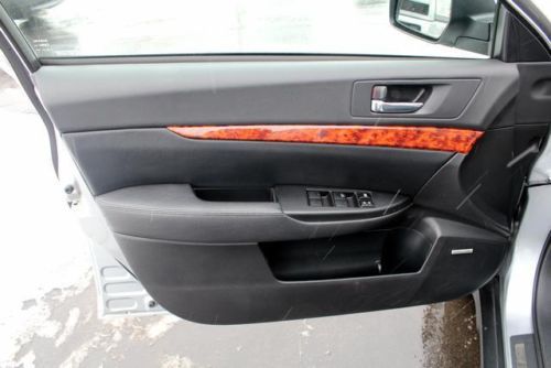 3.6R 3.6L 6 Cylinder AWD, Silver, Auto, 1 Owner, Sunroof, Leather, Heated Seats, image 7