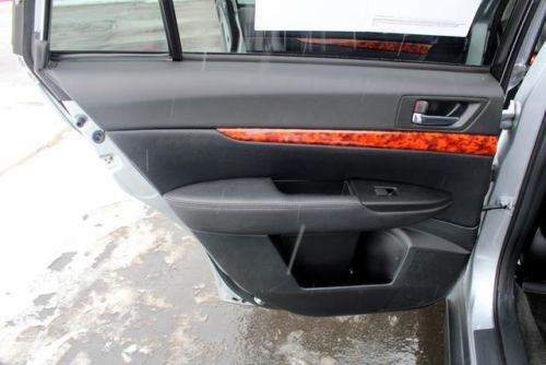 3.6R 3.6L 6 Cylinder AWD, Silver, Auto, 1 Owner, Sunroof, Leather, Heated Seats, image 11