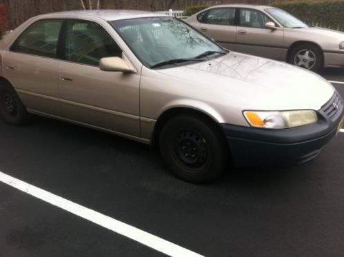 1999 toyota camry le sedan 4-door 157000 miles runs great $1999