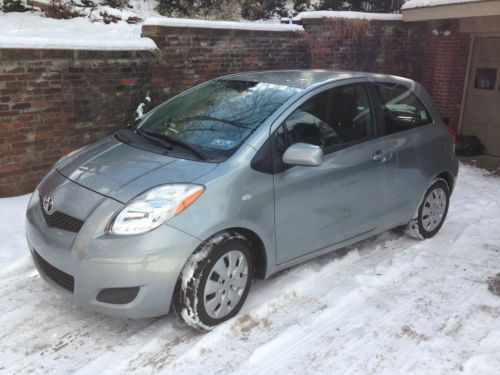 2010 toyota yaris base hatchback 2-door 1.5l