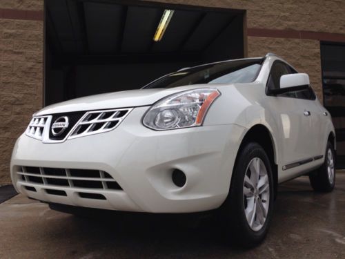2013 nissan rogue sv fwd 2.5l, back up camera, blue tooth, xm radio, 1 owner