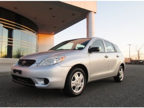 2005 toyota matrix super clean looks and runs excellent very well kept