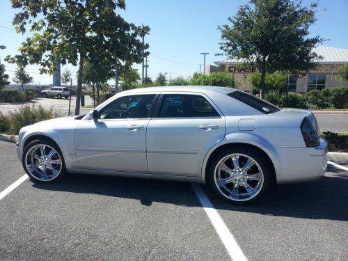 2007 chrysler 300 2.7l v6,  22&#034;wheels, remote start, lots of extras