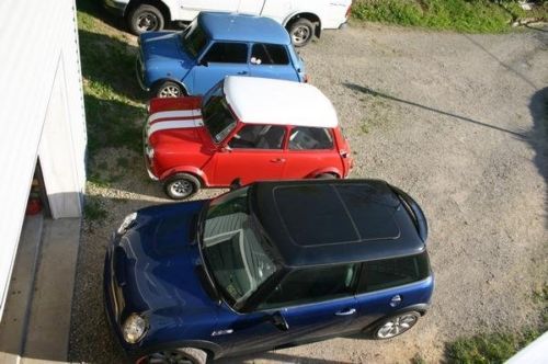 2 classic minis 1977 austin mini red 1977 leyland mini blue