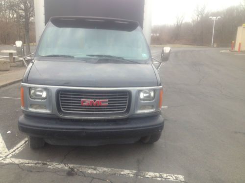 2002 gmc savana 3500 base cutaway van 2-door 5.7l