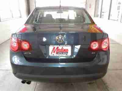 4dr Auto S 2.5L 5-Cylinder CD 4-Wheel Disc Brakes ABS Heated Cloth Seats, image 5