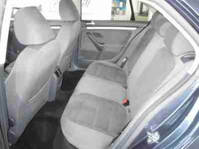 4dr Auto S 2.5L 5-Cylinder CD 4-Wheel Disc Brakes ABS Heated Cloth Seats, image 9