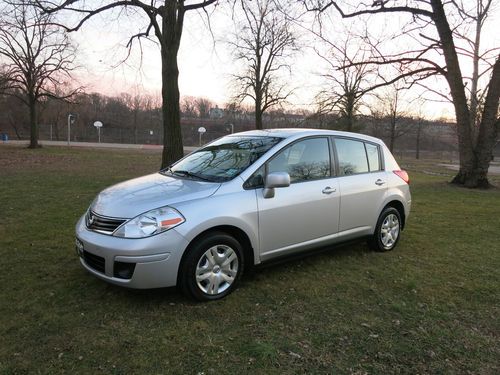 2010 nissan versa sl hatchback 4-door 1.8l great condition low reserve