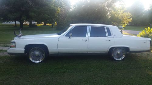 1990 cadillac fleetwood brougham base sedan 4-door 5.7l