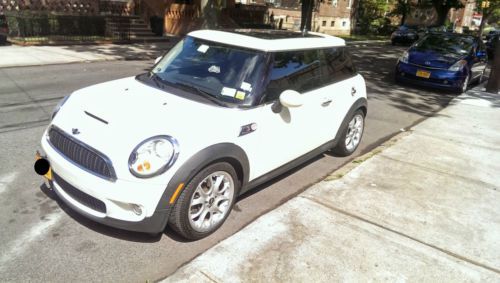 2008 mini cooper s. excellent condition. 37k miles. pepper white on black