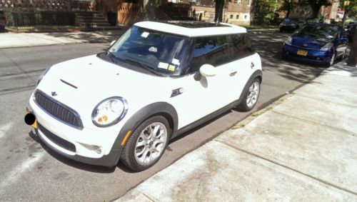 2008 mini cooper s. excellent condition. 37k miles. pepper white on black