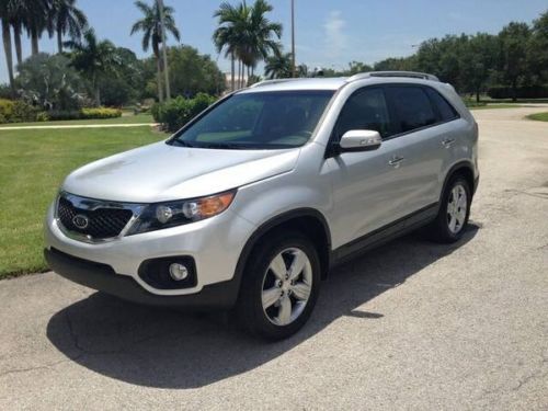 2013 kia sorento ex  florida 1 owner non smoker ,all original, like new.