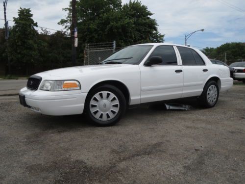 White p71 ex police admin 17k miles 238 eng idle hrs velour seats carpet nice